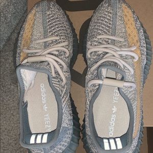 Yeezy Boost 350 Men’s 5.5 / Women’s 7
